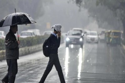 کراچی کے مختلف علاقوں میں اچانک بارش سے موسم خوشگوار