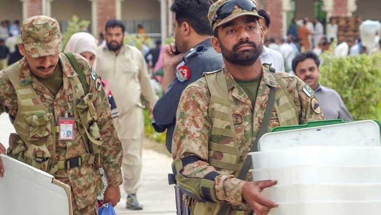 امید ہے الیکشن سے جمہوریت مضبوط ہوگی، پاک فوج کی پُرامن انتخابات پر قوم کو مبارک باد