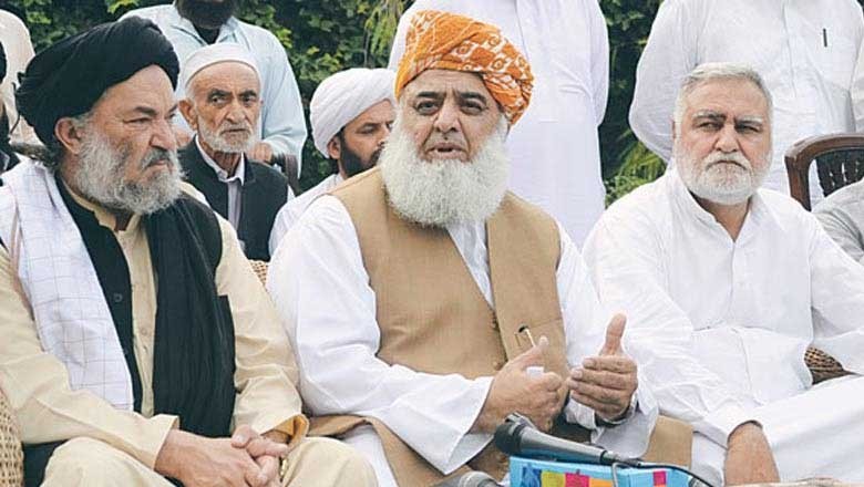 پی ٹی آئی کا مولانا فضل الرحمان سے میڈیا کی موجودگی میں ملاقات سے انکار