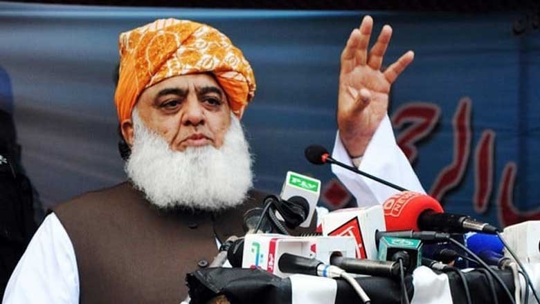 فیض حمید کا نام غلطی سے زبان پر آگیا تھا، فضل الرحمان کا یوٹرن