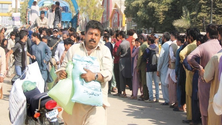 10 سال میں 44 فیصد پاکستانی غریب اور 35 فیصد امیر ہوئے، سروے