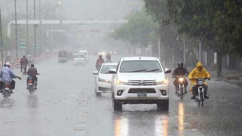 کراچی میں پیر کو بارش اور سردی بڑھنے کا امکان