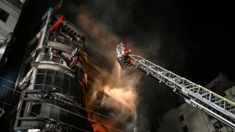بنگلادیش، کثیر المنزلہ عمارت میں آتشزدگی سے 43 افراد ہلاک