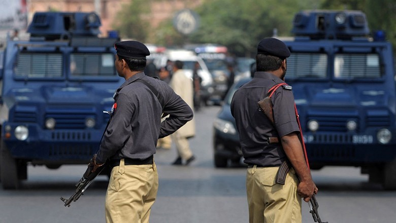 کراچی میں تاجر کے گھر 1 کروڑ 18 لاکھ ڈکیتی کا کیس، گرفتار ایس ایچ او سے 50 فیصد رقم برآمد
