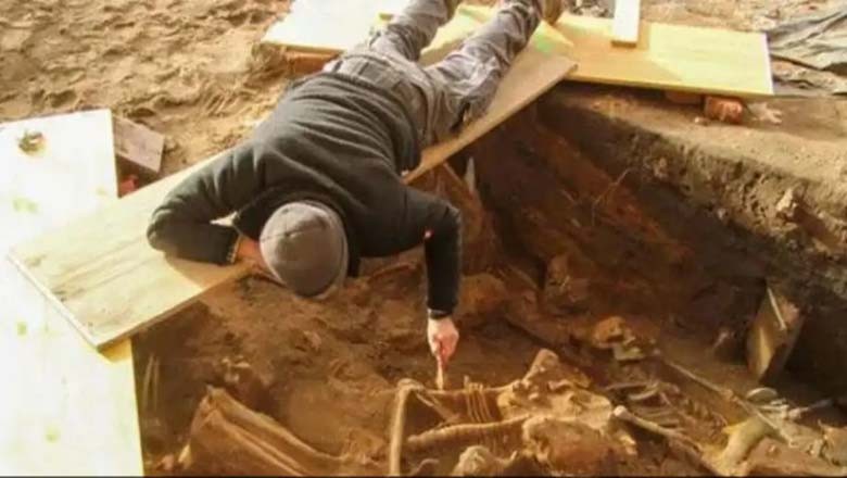 یورپ میں سب سے بڑی اجتماعی قبر دریافت، ماہرین حیران رہ گئے