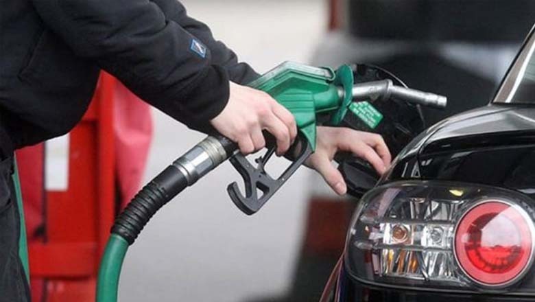 حکومت نے پیٹرولیم مصنوعات کی قیمتوں میں اضافہ کردیا