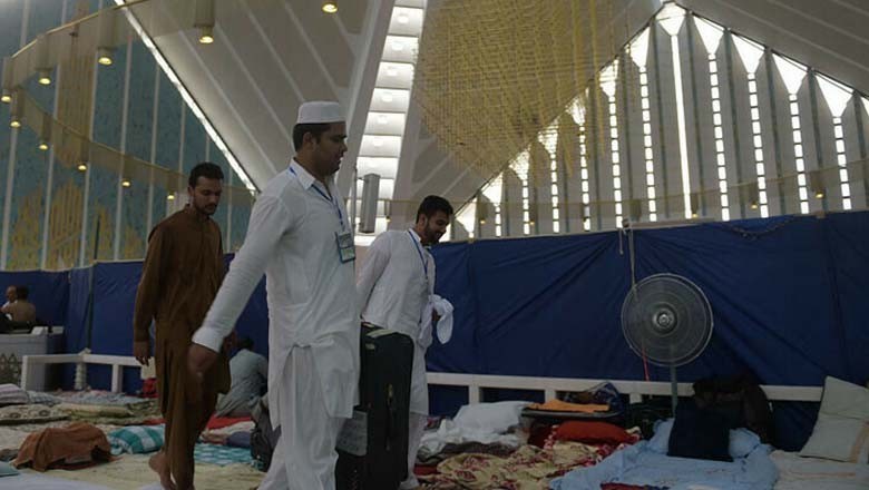 پاکستان میں لاکھوں مسلمان شب قدر کی تلاش میں اعتکاف کی نیت سے معتکف