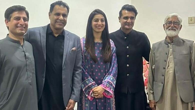 قومی کرکٹر عالیہ ریاض اور معروف کمنٹیٹر علی یونس نے منگنی کرلی
