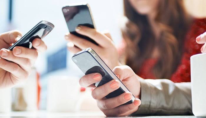 پاکستانیوں نے ایک سال میں 99 ارب گھنٹے موبائل استعمال میں گزار دیے