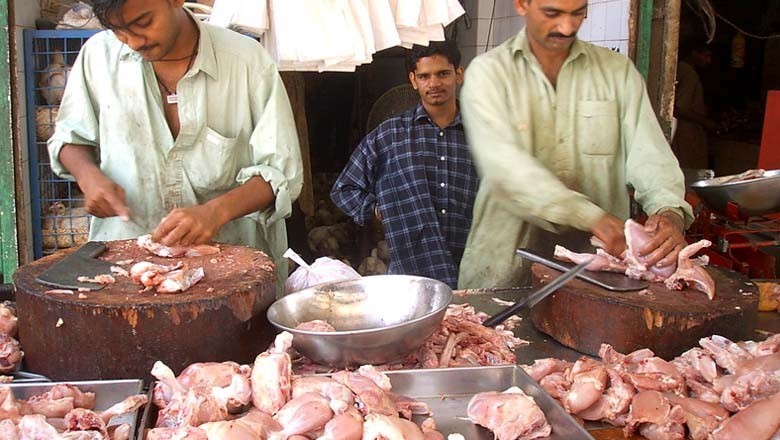 مرغی کے گوشت کو پر لگ گئے، قیمتیں آسمان کو جا پہنچیں