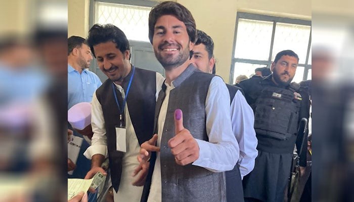 باجوڑ میں بڑا آپ سیٹ، شہید کارکن کا بھائی جیت گیا، پی ٹی آئی امیدوار کو شکست