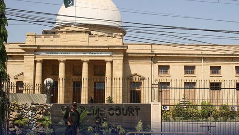 سپریم کورٹ کا سرکاری اور نجی عمارتوں کے باہر رکاوٹیں ہٹانے کا حکم