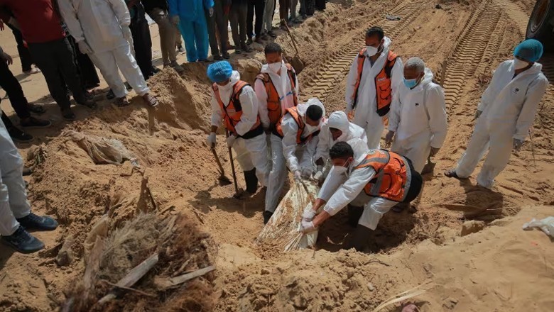 خان یونس میں 400 افراد کی ہاتھ بندھی اجتماعی قبر دریافت، کئی کو زندہ دفن کیے جانے کا انکشاف
