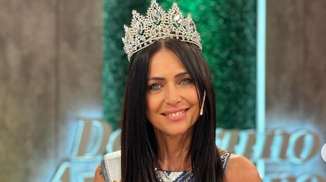 60 سالہ خاتون نے مس یونیورس کا تاج اپنے سر پر سجا لیا