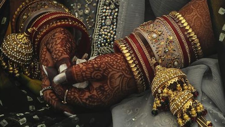 شادی پر گاڑی کا تحفہ نہ ملنے پر شوہر اور سسرالیوں نے نوبیاہتا دلہن کو قتل کردیا