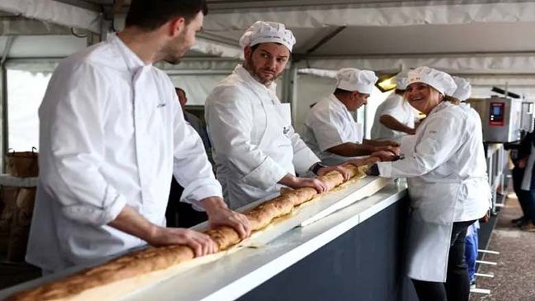 فرانس کے نان بائیوں نے سب سے بڑی ڈبل روٹی بناکر ریکارڈ قائم کردیا