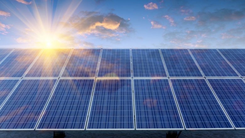 ملک میں سولر پینل کی قیمت کریش کر گئیں