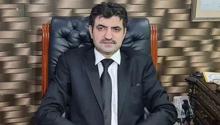 شیر افضل مروت نے پارٹی کو شوکاز نوٹس کا جواب دے دیا