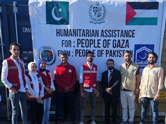 پاکستان کی غزہ کے مظلومین کیلیے بھیجی گئی امداد کی ساتویں کھیپ مصر پہنچ گئی