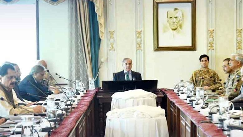 یو اے ای میں کشکول توڑنے کی بات کی تو انہوں نے دس ارب ڈالر کا اعلان کردیا، وزیراعظم