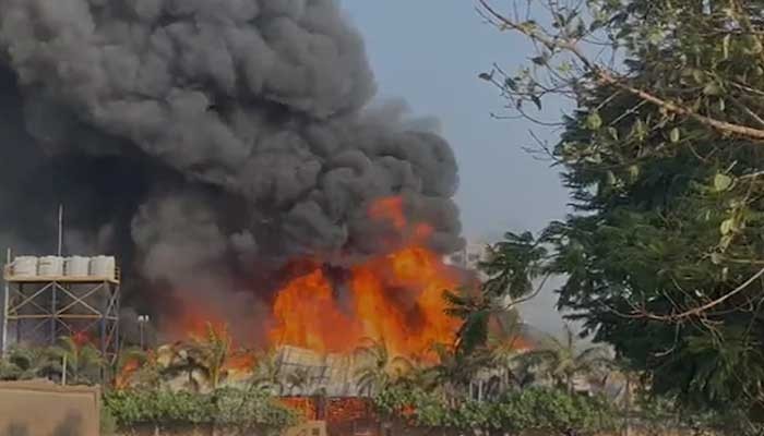 گیمنگ زون میں آتشزدگی سے دو درجن ہلاکتیں، متعدد بچے شامل