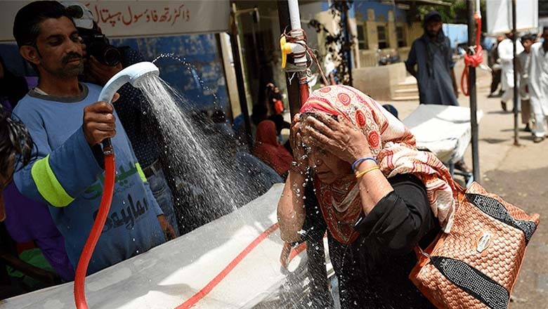 شہر قائد میں ہیٹ اسٹروک کے 100 سے زائد کیسز رپورٹ