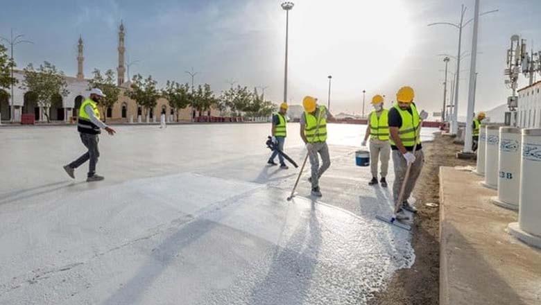 عرفات میں درجہ حرارت کم رکھنے کیلئے سڑکوں پر سفید رنگ کردیا گیا