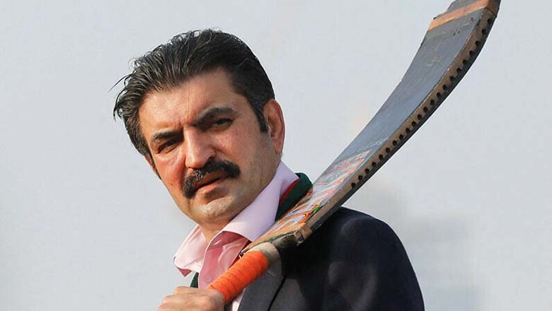 شیر افضل مروت کا پی ٹی آئی کی سوشل میڈیا ٹیم کے ساتھ کھڑا ہونے کا اعلان