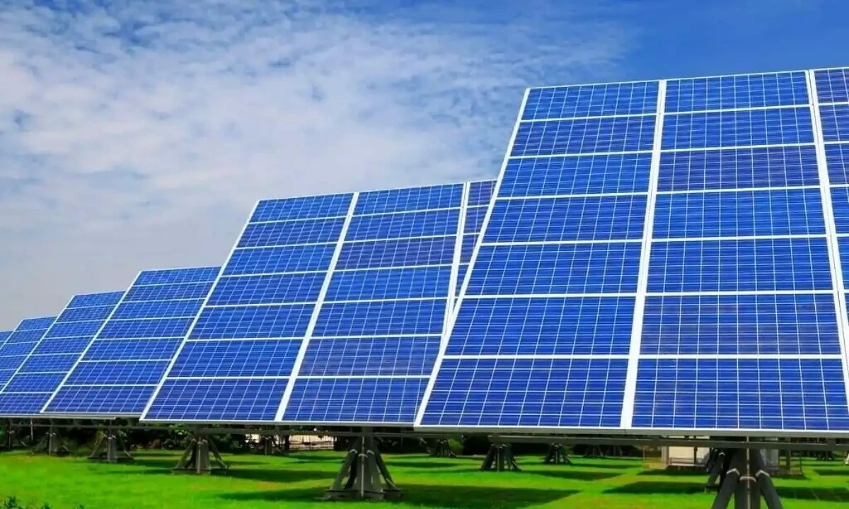 نیٹ میٹرنگ کا معاملہ گھمبیر، بیورو کریسی اور سیاستدانوں میں جنگ پڑ گئی