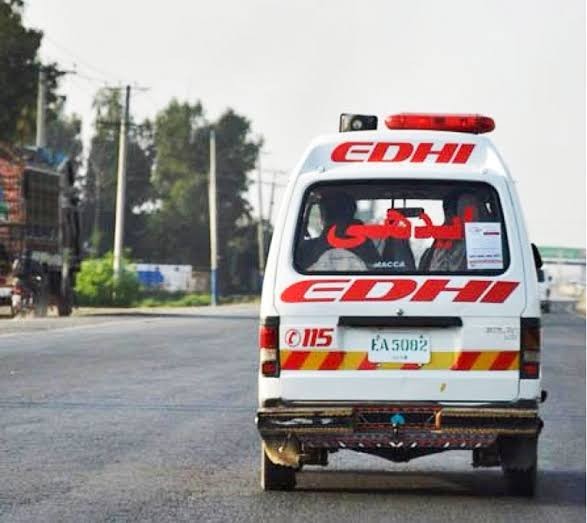 کراچی میں ایک اور شہری مزاحمت پر جاں بحق، شہریوں نے دو ڈاکو فل فرائی کردیے