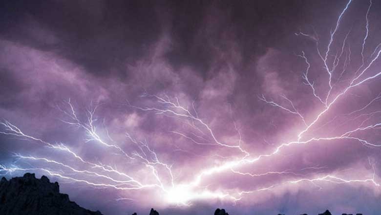 جامشورو میں بجلی اور چھت گرنے سے 12 سالہ بچے سمیت دو جاں بحق