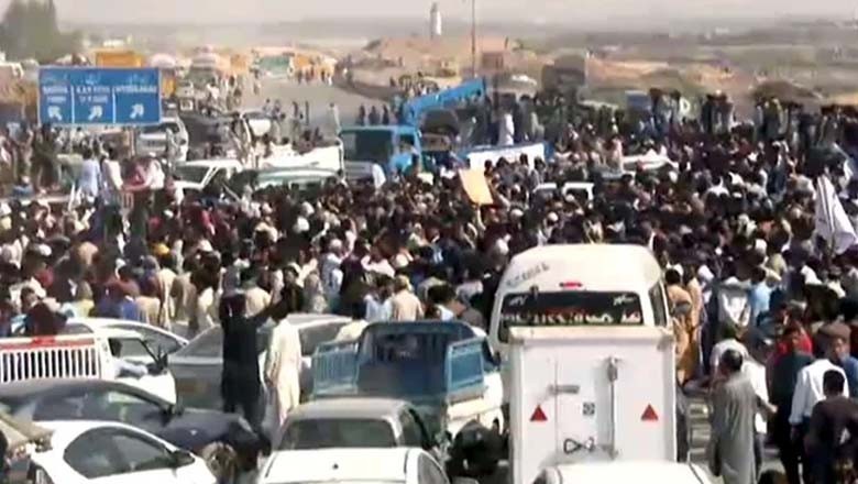 کراچی میں پولیس کی فائرنگ سے خاتون جاں بحق، نیشنل ہائی وے احتجاج کے باعث بند