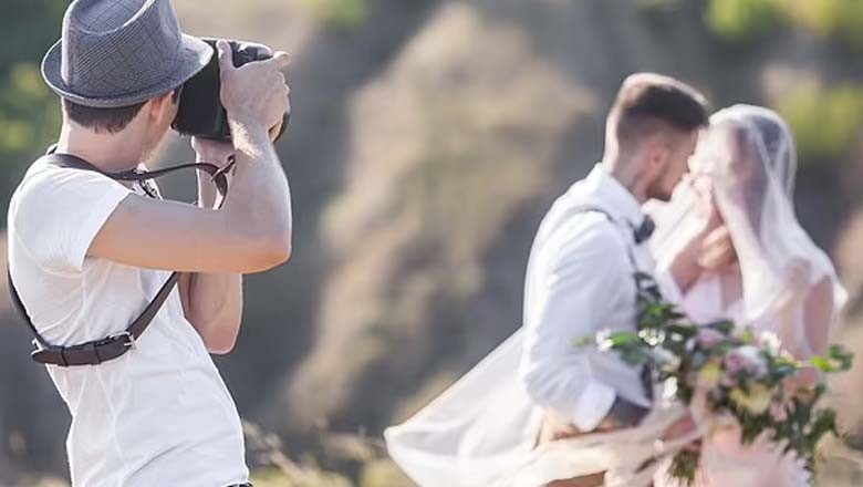 خالہ کی شادی پر تصاویر لینے والے شخض نے پیسے نہ ملنے پر تمام تصاویر ڈیلیٹ کردیں