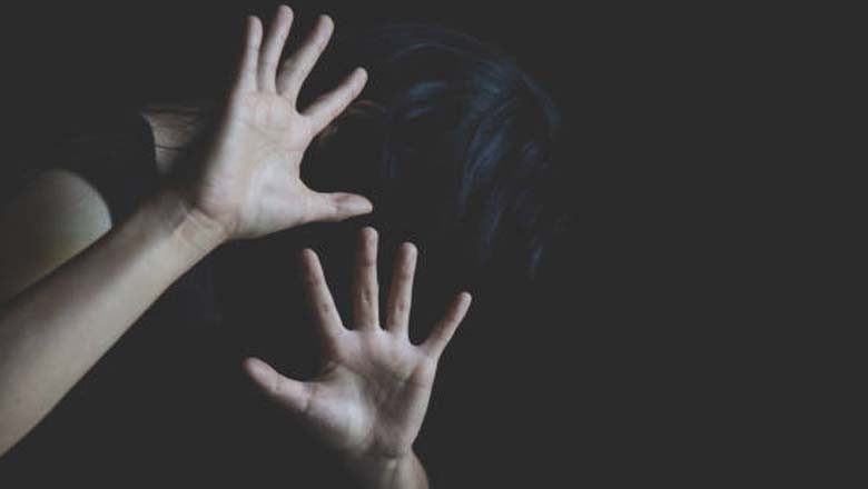 فیصل آباد: جعلی پیر نے 16سالہ لڑکی کو جنسی زیادتی کا نشانہ بنادیا