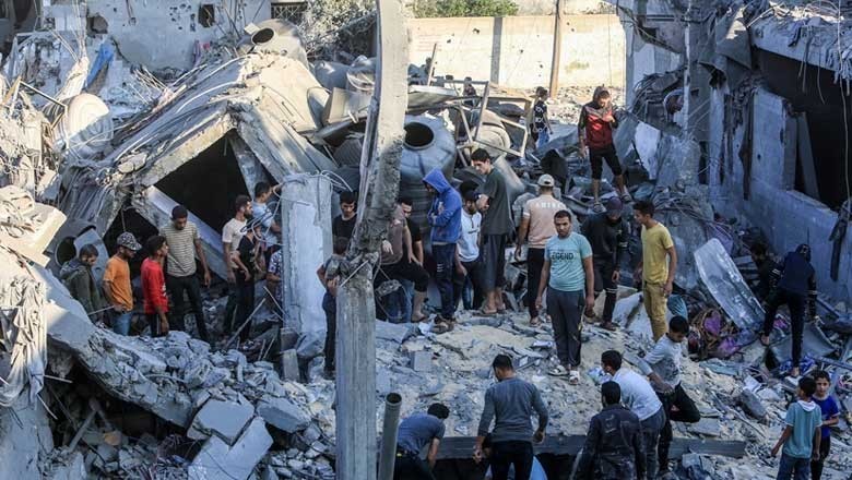 غزہ کے سب سے محفوظ پناہ گزین کیمپ پر اسرائیلی بمباری سے 100 سے زائد فلسطینی شہید