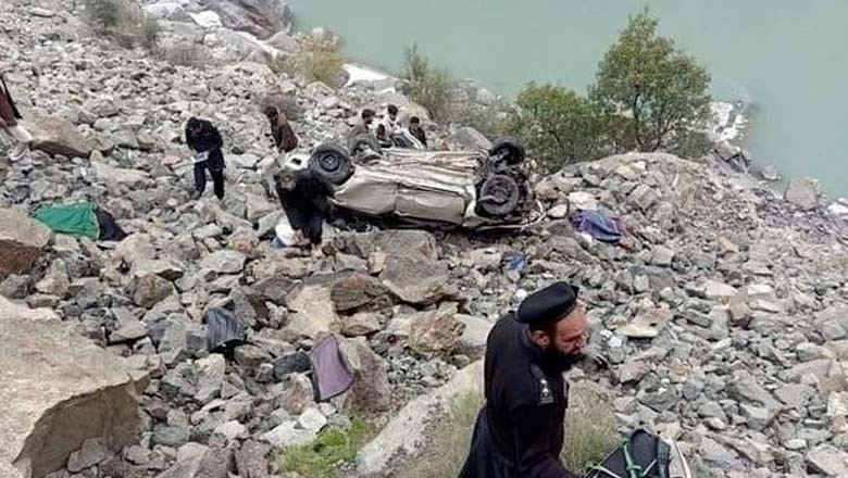 اپر چترال: گاڑی گہری کھائی میں گرنے سے 4 افراد جاں بحق