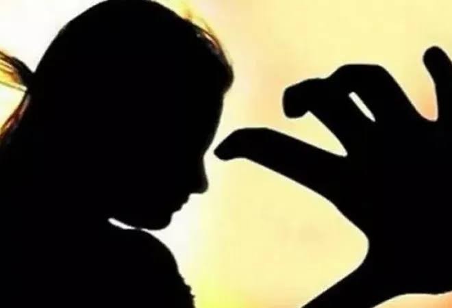 لاہور کے اسپتال میں عملے کے رکن کی خاتون سے زیادتی