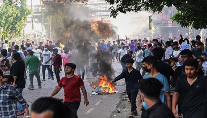 بنگلادیش میں کوٹہ سسٹم پر احتجاج، کرفیو نافذ