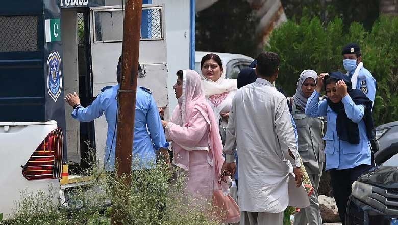 چھاپے کے دوران پولیس اراکین اسمبلی کے حلف نامے بھی ساتھ لے گئی، پی ٹی آئی