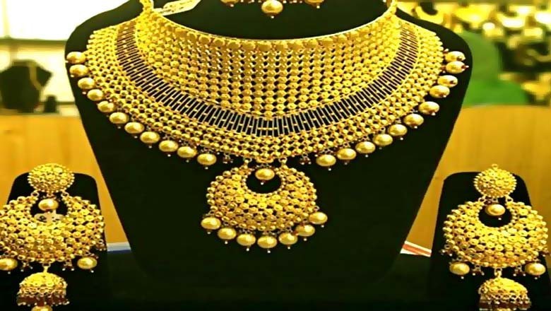 سونے کی عالمی اور مقامی مارکیٹوں میں قیمت کم ہوگئی