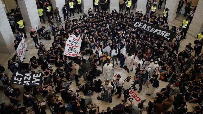 نیتن یاہو کی آمد پر کیٹل ہل میں یہودی تنظیم کا مظاہرہ، 200 سے زائد مظاہرین گرفتار