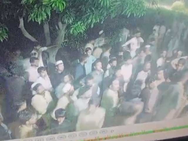 پشاور، لوڈ شیڈنگ سے تنگ شہریوں نے گرڈ اسٹیشن پر دھاوا بول دیا