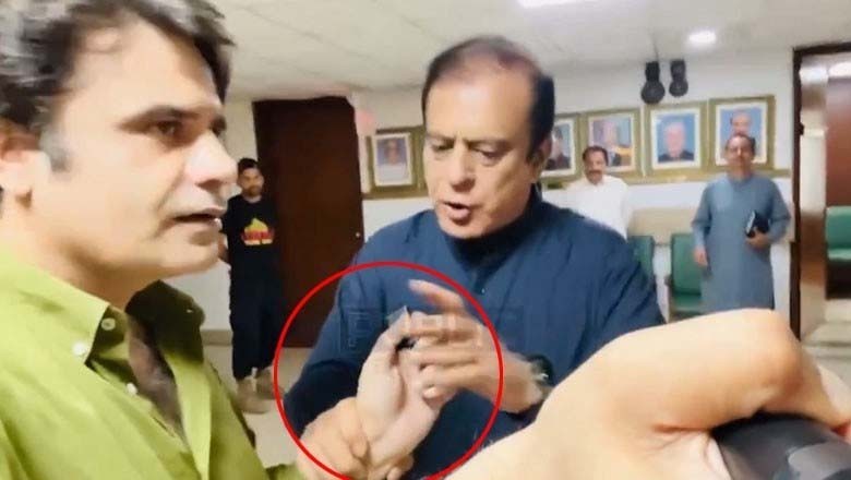 پی ٹی آئی رہنماء شبلی فراز سینئر صحافی فہد شہباز پر برس پڑے