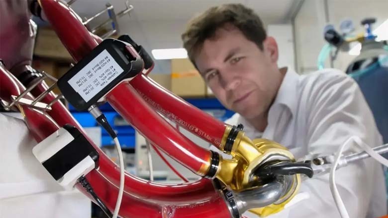 امریکا میں پہلی مرتبہ ایک زندہ مریض کے سینے میں ٹائٹینیم دل لگا دیا گیا