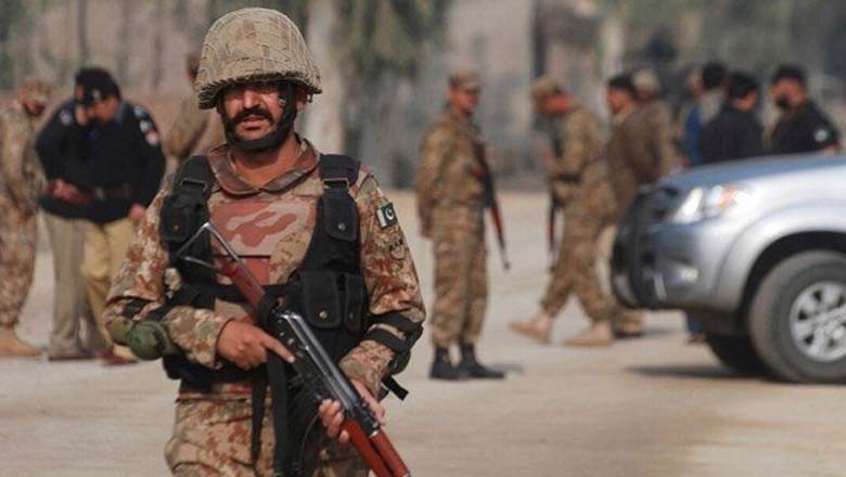 گوادر: پرتشدد مظاہرین کا سکیورٹی فورسز پر حملہ، سپاہی شہید، 16 جوان زخمی