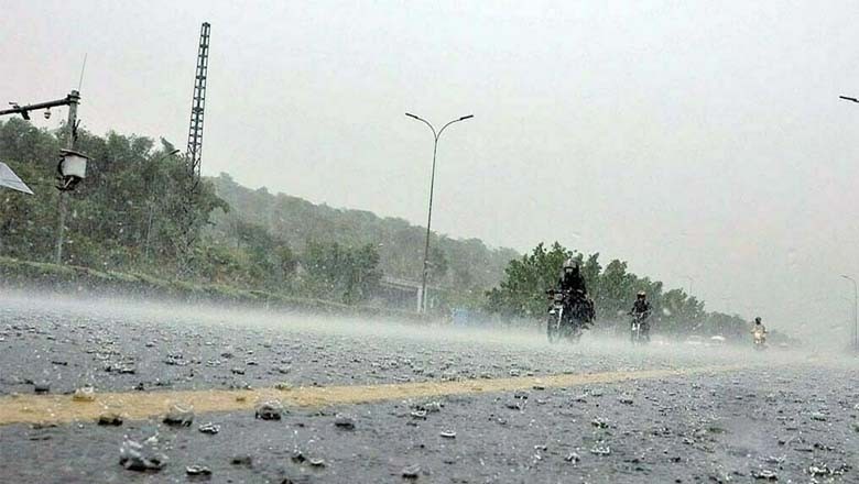 کراچی کے مختلف علاقوں میں بارش، نشیبی علاقے زیر آب