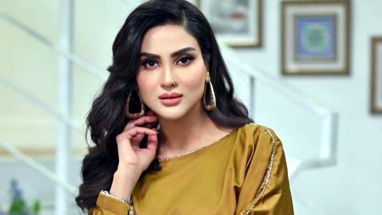 فضا علی کو 'بلاک بسٹر' گانے پر ڈانس کرنا مہنگا پڑگیا