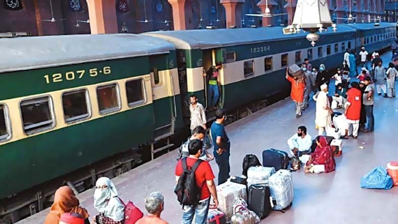 پاکستان ریلوے نے تمام مسافر ٹرینوں کے کرائے کم کردیئے
