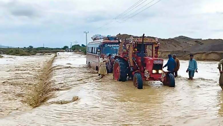 بلوچستان میں موسلا دھار بارشوں سے تباہی، 12 افراد جاں بحق