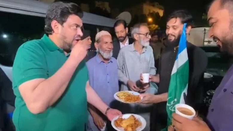 گورنر سندھ نے بارش میں پکوڑے کھلانے کا وعدہ پورا کردیا